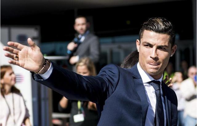 那不勒斯官方：洛博特卡在意杯赛前热身时左腿后胫肌拉伤