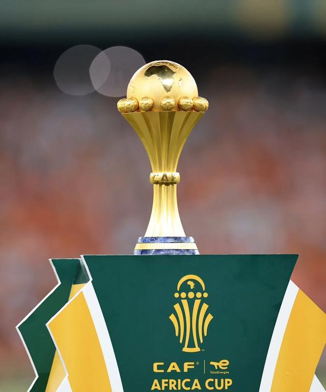 半场：尤文1-0紫百合，科斯蒂奇世界波，DV9造点被取消+失单刀