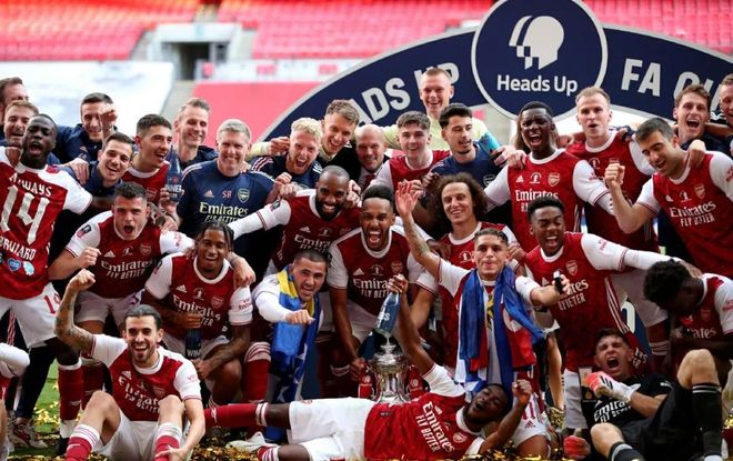 曼联旧将梅开二度：欧冠导演逆袭好戏，20场造17球太犀利