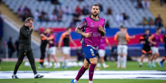 队友送大礼！QPR绝杀功臣疯狂庆祝，下一秒只剩底裤苦笑