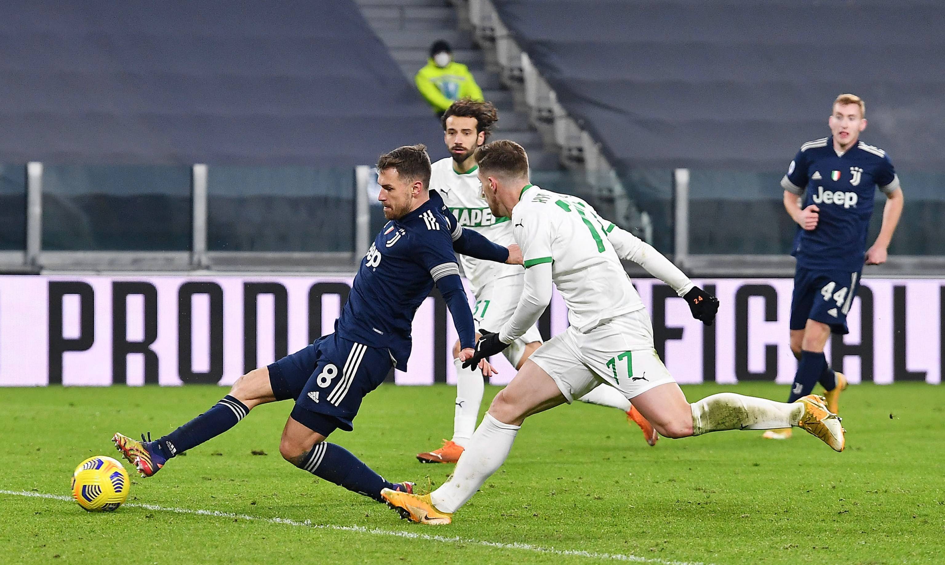 替补球员爆发助球队锁胜